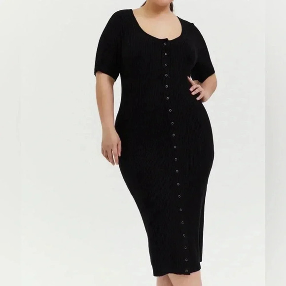 torrid Dresses & Skirts - Torrid Midi Rib Knit Snap Front Dress size 2
